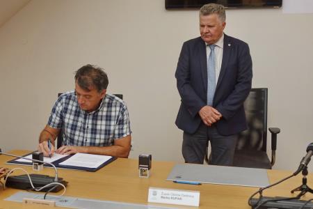 PODPIS POGODBE ZA NAKUP MOŠTVENIH VOZIL - Foto- Tine Šubic_17